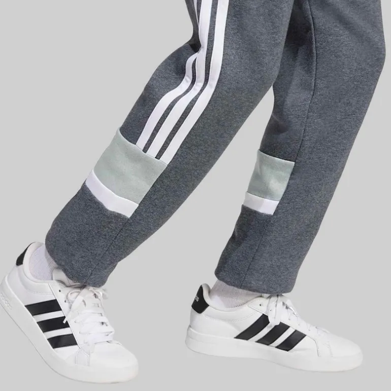 adidas Junior Junge Saisonale Essentials Tiberio 3 Streifen Jogginghosen Drak Grey/Weiß/Wonder Sage
