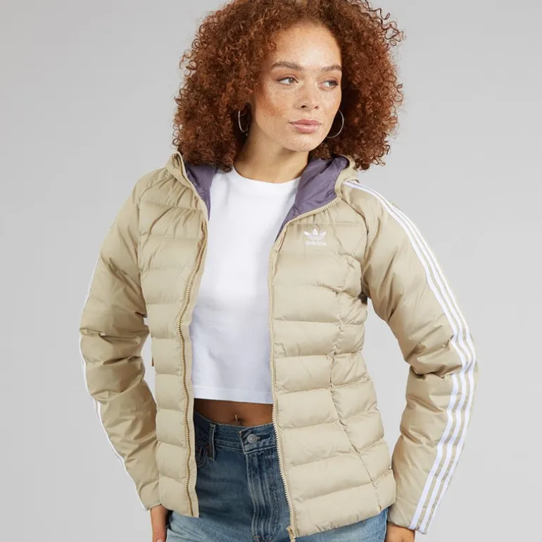 adidas Originals Damen Adicolor Kapuzenjacke mit Polsterung Wonder Beige/Grün/Preloved Ruby