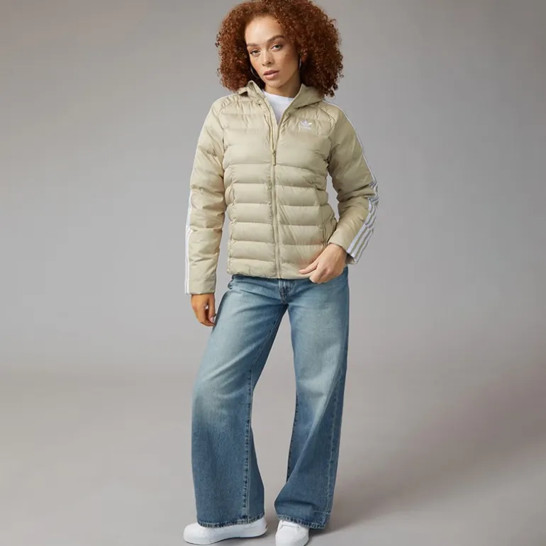 adidas Originals Damen Adicolor Kapuzenjacke mit Polsterung Wonder Beige/Grün/Preloved Ruby