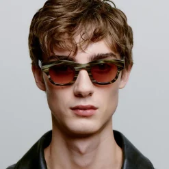 A Kjærbede Lane Sonnenbrille Striped Horn