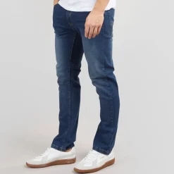 Bench Herren Stuart Jeans Gerader Schnitt Dunkelblaue Waschung
