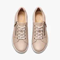 Clarks Damen Caroline Rio Trainer Sand Leather
