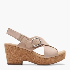 Clarks Damen Giselle Dove Keil Sandalen Sand Nubuck